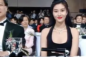 其他人都是西装革履，唯有周星驰穿中山装视频封面