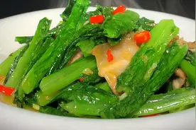 冬天要多吃蔬菜，教你油麦菜最好吃的家常做法，鲜嫩脆爽真下饭。