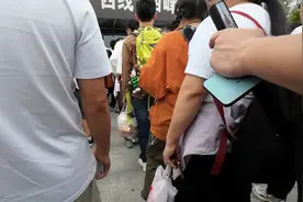 华山景区套路深，上当各地旅游人，摆渡车票每人80元，总共520元视频封面