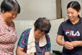 近80岁母亲给闺女做拿手饭，出锅全家连连夸赞，咬一口鲜甜美味