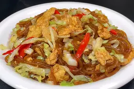 粉条怎么炒好吃，而且筋道入味不粘锅不成坨呢？技巧都在这里！视频封面
