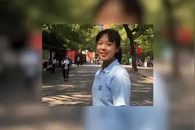 高考第一个冲出考场，兴奋到跳“一字马”的罗子欣，最终考多少分