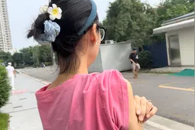 今天打第二针狂犬疫苗，打完就想吃甜皮鸭，立刻买起