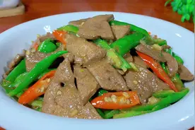 为什么有人炒猪肝又老又硬，是一开始就做错了，大厨教你正确做法