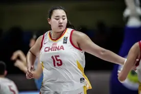 2米01，22岁的女篮中锋刘禹彤说：大家叫我大宝贝，我很开心！视频封面