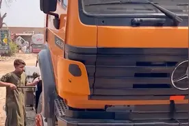 巴铁师傅将自动挡改装成手动挡。#解压 #巴基斯坦 #汽车