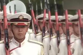 日本自卫队以发展为海陆空三军建制的部队，成为不可小觑的力量视频封面