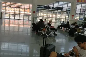 眼前的一件事情，家人在哪里，哪里就是家。其它情节可以放一放了