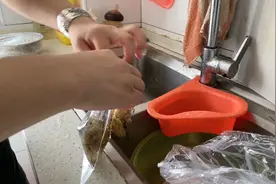 忙工作没时间买新鲜虾，这样保鲜每次拿出来吃都是像刚买的一样
