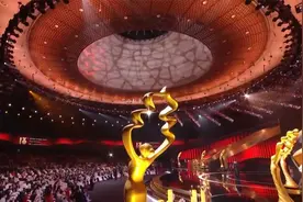 张艺谋获终身成就奖！陈道明北影节现场颁奖引热议！视频封面