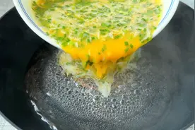 清水也能炒鸡蛋？不用放一滴油，清淡鲜嫩，吃一口回味无穷视频封面