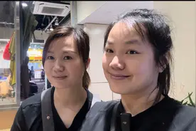 江西女子在香港开饭店一边派免费饭，她不怕亏本吗，她又是图什么视频封面