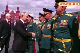 “你好总统，我是解放军仪仗司仪大队政委！”嘹亮的声音震撼红场视频封面