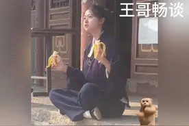 在寺庙里吃香蕉，静心冥想D教🙏视频封面