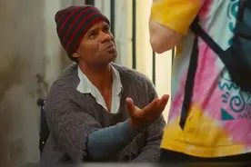 少年心事当拏云，何事低眉似有恨。视频封面