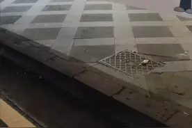 韩国生活，中国人横穿马路。贴警示牌，注意安全。出门在外别着急视频封面