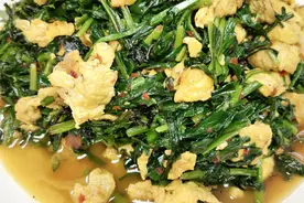 饭店韭菜炒鸡蛋为啥特别好吃，大厨教你正确做法，简单好吃又下饭视频封面