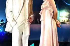 女孩遇到一只青蛙，青蛙说亲一下可以帮助她实现愿望……视频封面