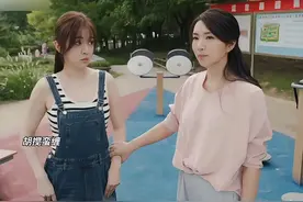 老太太占道跳广场舞，小孩哥来了个用魔法打败魔法，太解气了视频封面