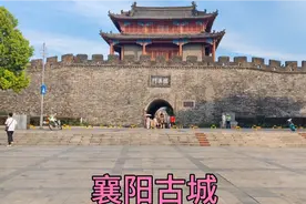 湖北襄阳市，汉江穿城而过，城区古城历史悠久，特色牛杂面15一份