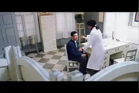 实际上却是一个杀人不眨眼的杀人魔，男人发现漂亮的女医生，影视