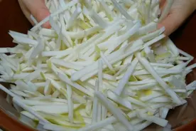 教你在家腌芥菜丝的方法，不加油不加水，脆爽下饭，放一年不会坏视频封面