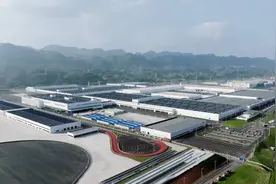 赛力斯汽车超级工厂，超3000机器人智能协同，9000T一体化压铸！视频封面