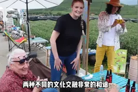 美国丈母娘来中国探亲，被西湖茶园美到哭：天呐！这是真的中国视频封面