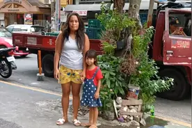 母女俩个一起到理发店剃光头视频封面