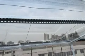 后悔没早听小伙伴的建议用PC耐力板，这透光效果简直完爆玻璃。视频封面