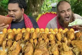 印度最强吃货土皇帝哈利，一口吞掉18只炸鸡，50个咖喱蛋又被塞入视频封面