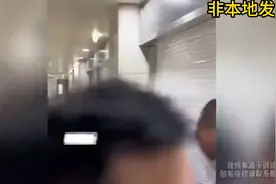 医院取药，窗口排长队，仅仅开一个窗口，男子忍无可忍，当场发飙视频封面