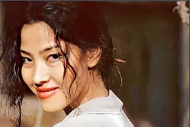 电影：小伙用邪术折磨女老师，没想到老师疯起来更可怕！视频封面