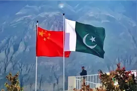 中巴“勇士8”联合军演，展示无人化三位一体作战实力！视频封面