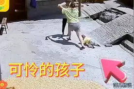 可怜的孩子，监控下一幕社会热点新闻事件真实事件社会百态视频封面