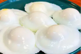 水煮荷包蛋不要直接下锅煮，教你一招，一锅10个都不散，真厉害视频封面
