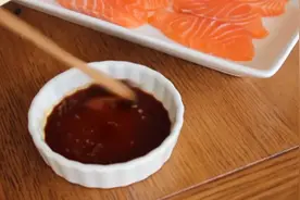 三文鱼为什么可以生吃-不怕有寄生虫吗？涨知识了-视频封面