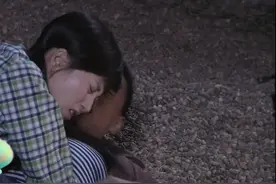 女儿瞒着父母去当兵.留下纸条独子一人偷偷扒上北上的火车视频封面