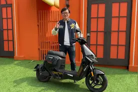 坐上就启动，抬屁股就锁定！九号智能电动车MzMIX