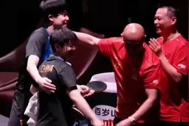 肖战有多宠爱莎头？给莎莎喂糖吃，拥抱大头落泪，为弟子硬刚裁判视频封面