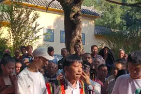 云南歌手到鱼峰公园唱山歌交流视频封面
