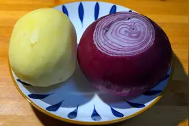 土豆和洋葱是绝配，教你一个神仙吃法，一次3斤不够，真是太香了视频封面