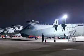 空警500预警机一列队，全球有几个国家能做到这点？视频封面