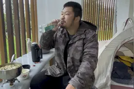 90后不婚不育流浪生活，骑行到青海真凉快，喝牛子吃火锅太幸福了视频封面