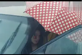 雨天的美女就是性感视频封面