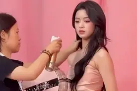 黄杨钿甜，贫困县出来的亿万富翁千金！视频封面