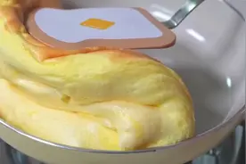 2个鸡蛋就能做成云朵舒芙蕾！做法简单，一口咬下去太满足啦！