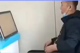 蜜蜂把采来的花粉放在小房子里放屁视频封面