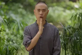 马健涛: 我是一名单亲父亲还有三个孩子要抚养所以我不能出家