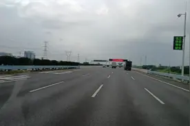 头等舱可优先登机就算迟到了飞机也会等你世界从不平等别辜负自己